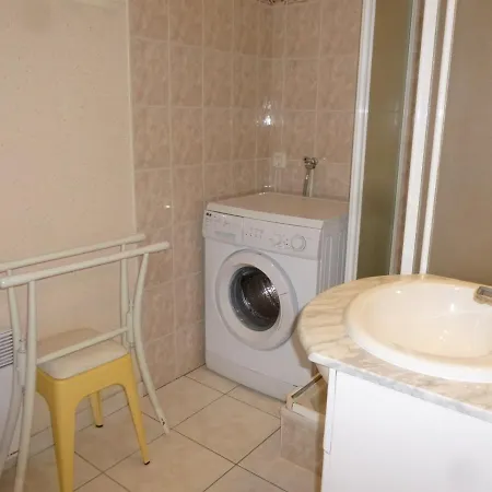 Apartment 2 Pieces, Balcon, Parking, Animaux Admis, A Pied - Fr-1-224c-58 *